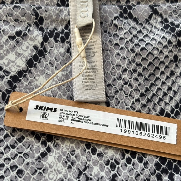 SKIMS Cling Matte Boatneck Bodysuit – Chrome Snakeskin Print (XL) - Picture 4 of 4